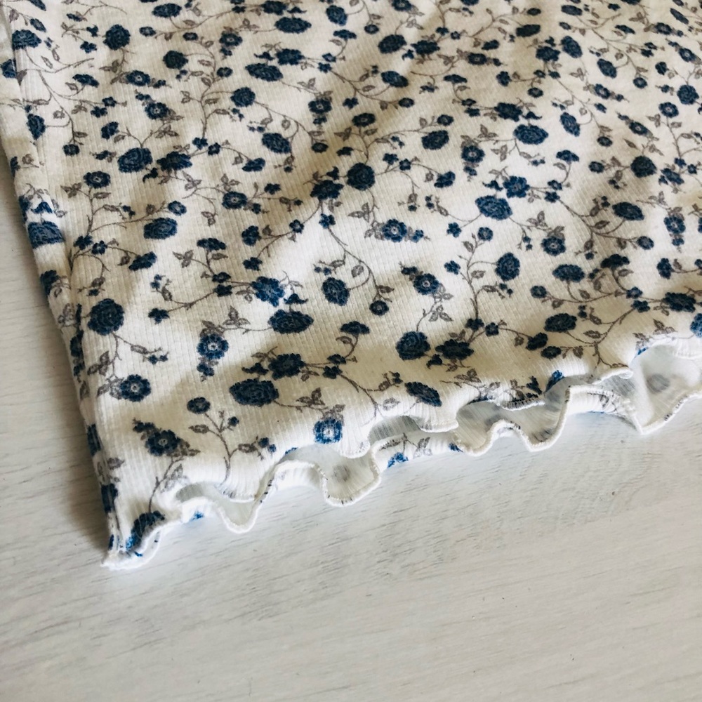 Flower Crop Top - Picture 7 of 9